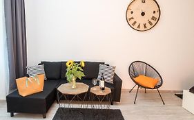 Cracow Best Location Apartment With Garden By Cozyplace